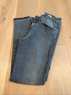 Closed Size 28 Women’s Mid-Rise Washed Black Skinny Jeans.